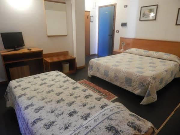 Hotel Aurora Treviso Buitenkant foto